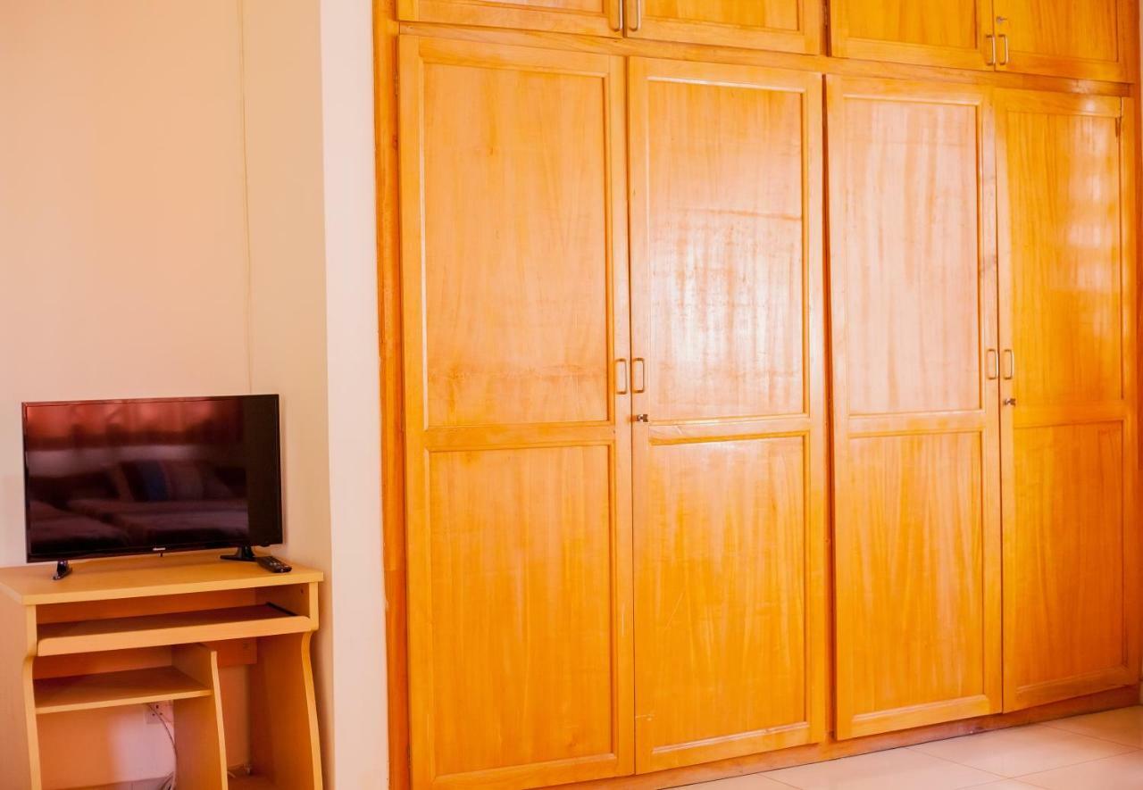Charis Home Services Haatso Екстер'єр фото