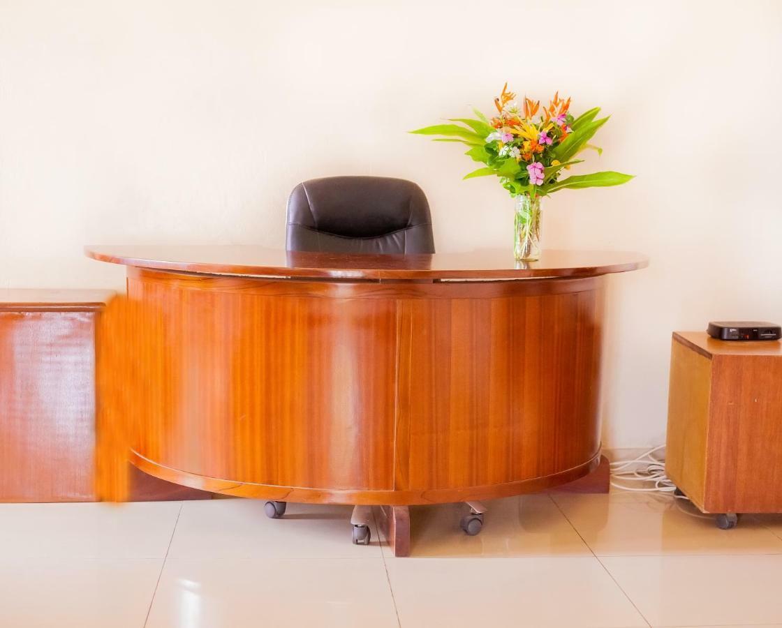 Charis Home Services Haatso Екстер'єр фото